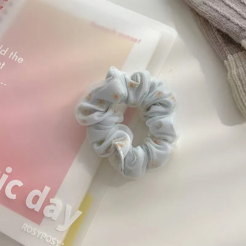 Mesh Sense bun large intestine hair band in milky white, made from soft cloth with a natural style, for women