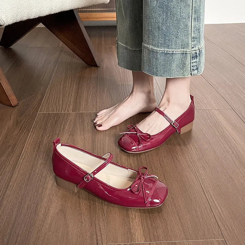 Multicolor low heel retro flats with rhinestone and sequin decoration, pointed toe, square heel, in pink colour