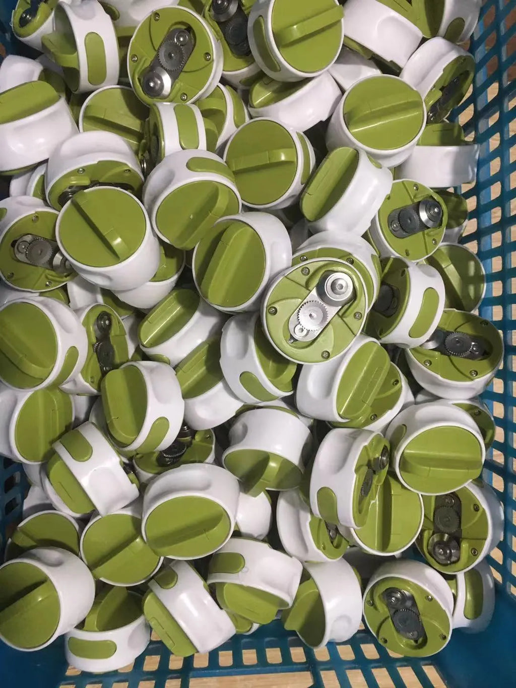 Green stainless steel lid opener kitchen gadget showing dimensions and screw mechanism