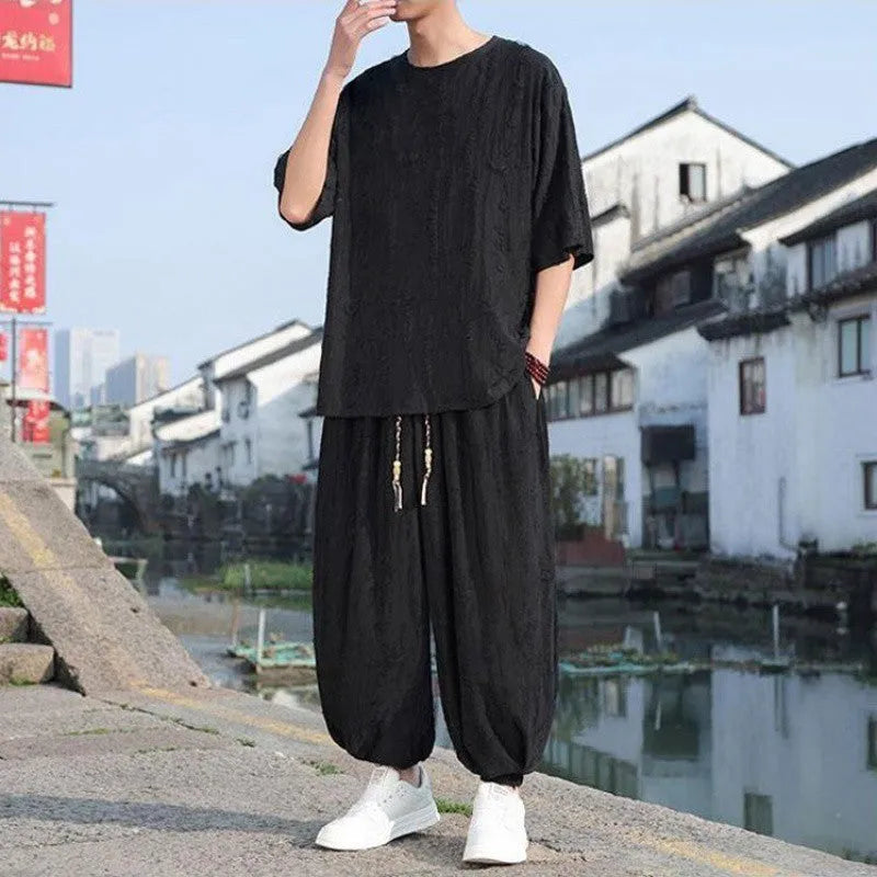 Men's loose two-piece summer suit set with thin short-sleeved top and cropped trousers in black or grey