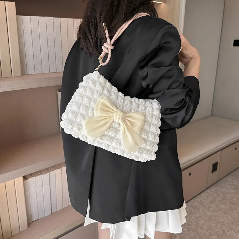 Women's canvas one-shoulder handbag with horizontal square shape in black colour