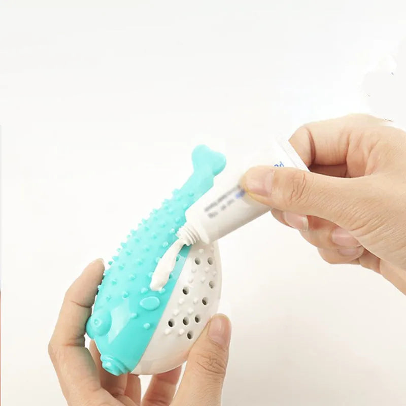 Silicone fish-shaped cat chew toy for grabbing and chewing, measuring 12.2cm long, in blue, green, pink or yellow