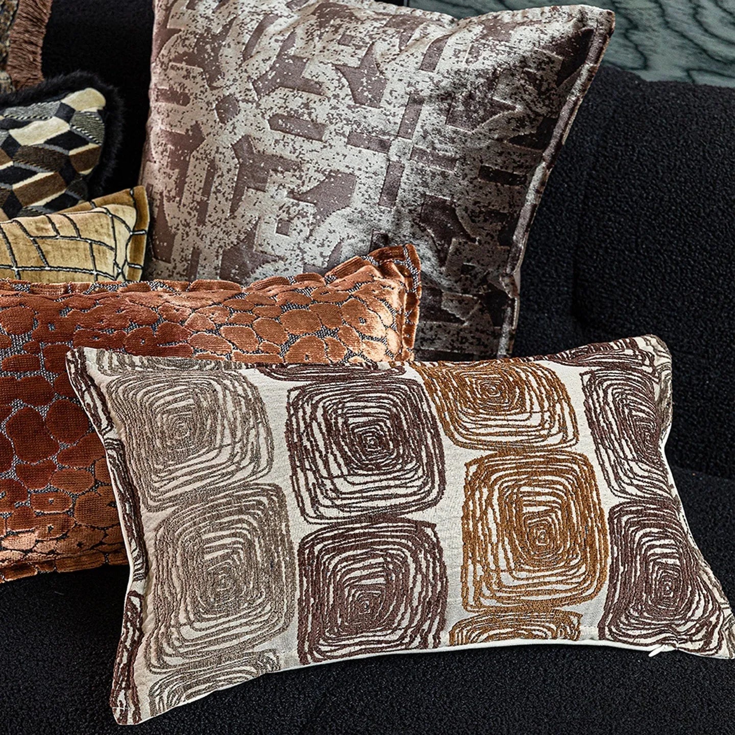 Cream and coffee-coloured abstract coil pattern on a 30x50cm square polyester pillow cover.