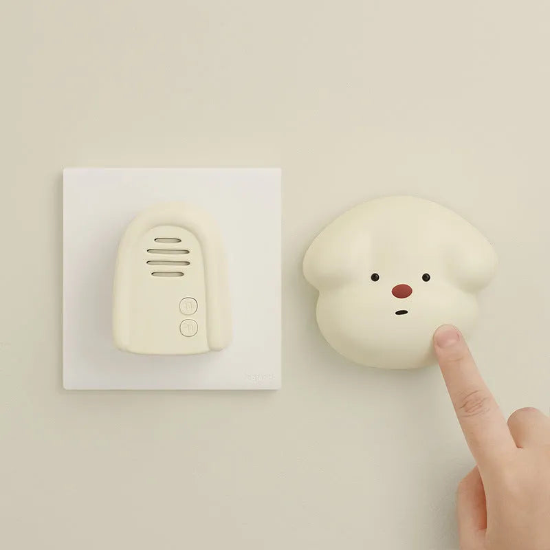 Wireless plug-in doorbell unit in milky yellow or white colour with self-generating beeper