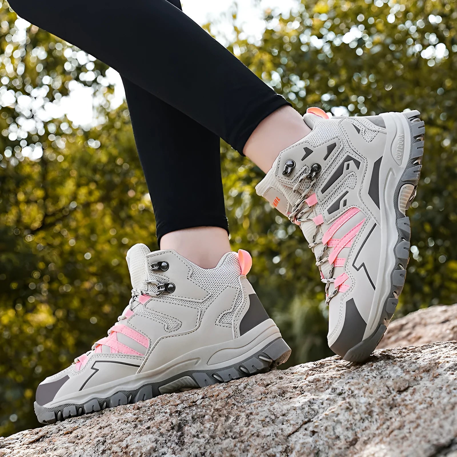 Women's flannel high-top hiking sneaker in multiple colours with front lace-up and rubber sole.