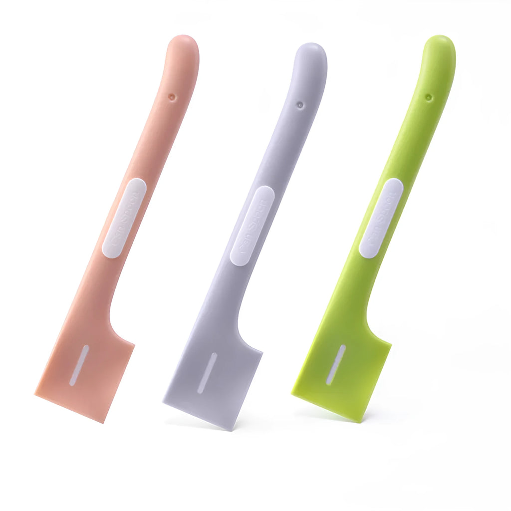 Green TPR pet feeding spoon with long handle and right-angle scoop for canned food