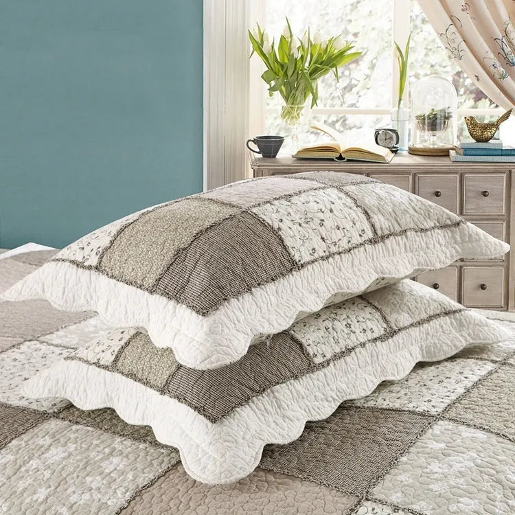 Pure cotton quilted bedspread and two pillowcases set on a bed, showing Korean style and non-slip texture.