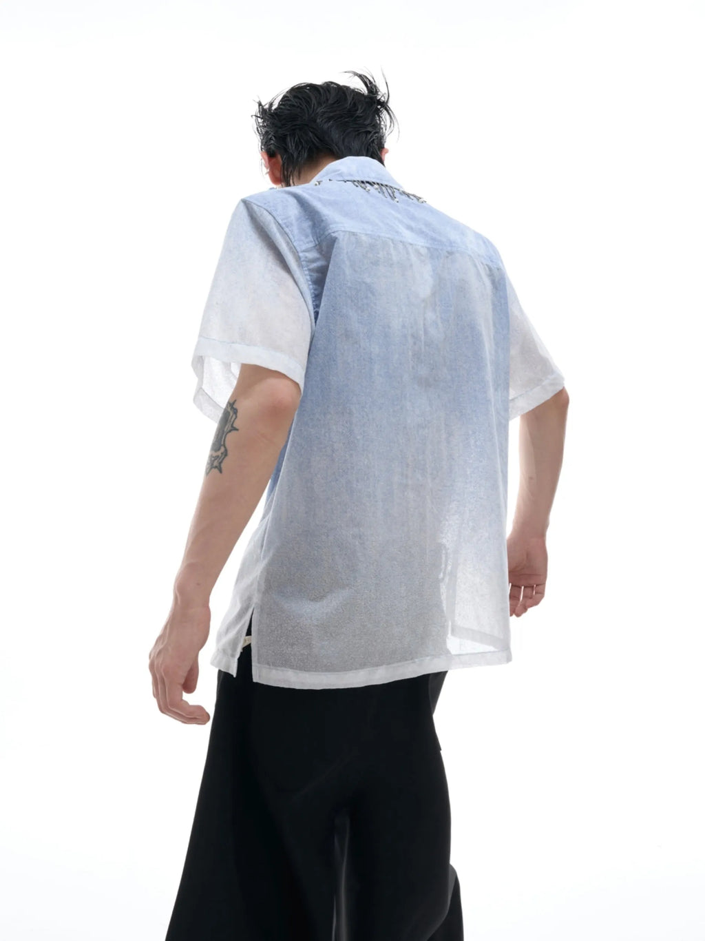 Blue and white gradient men's casual short-sleeve shirt with a loose fit.