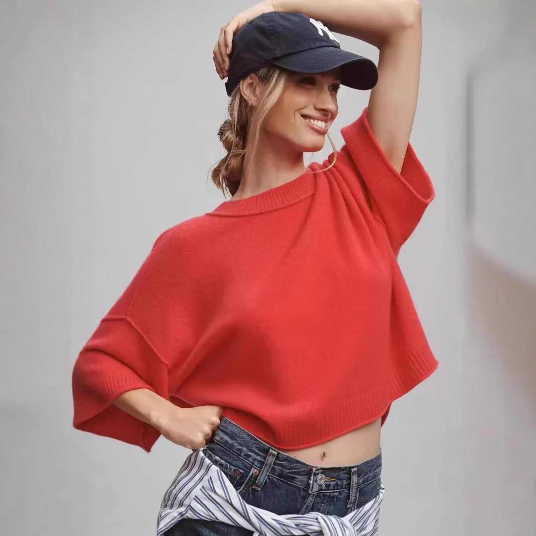 Red or white short T-shirt with exposed navel design in viscose fibre fabric