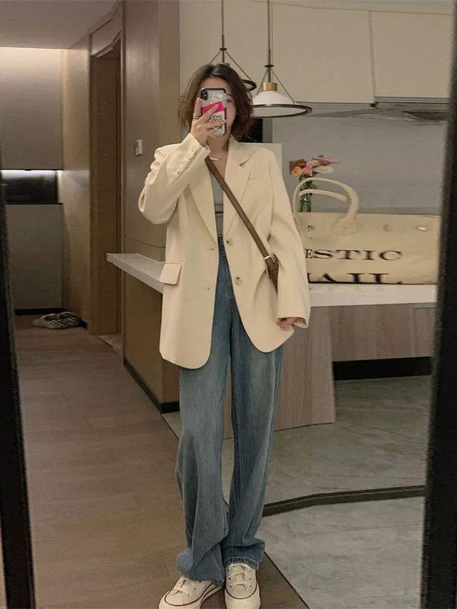 Korean style solid colour polyester suit jacket with long sleeves and pocket detail.