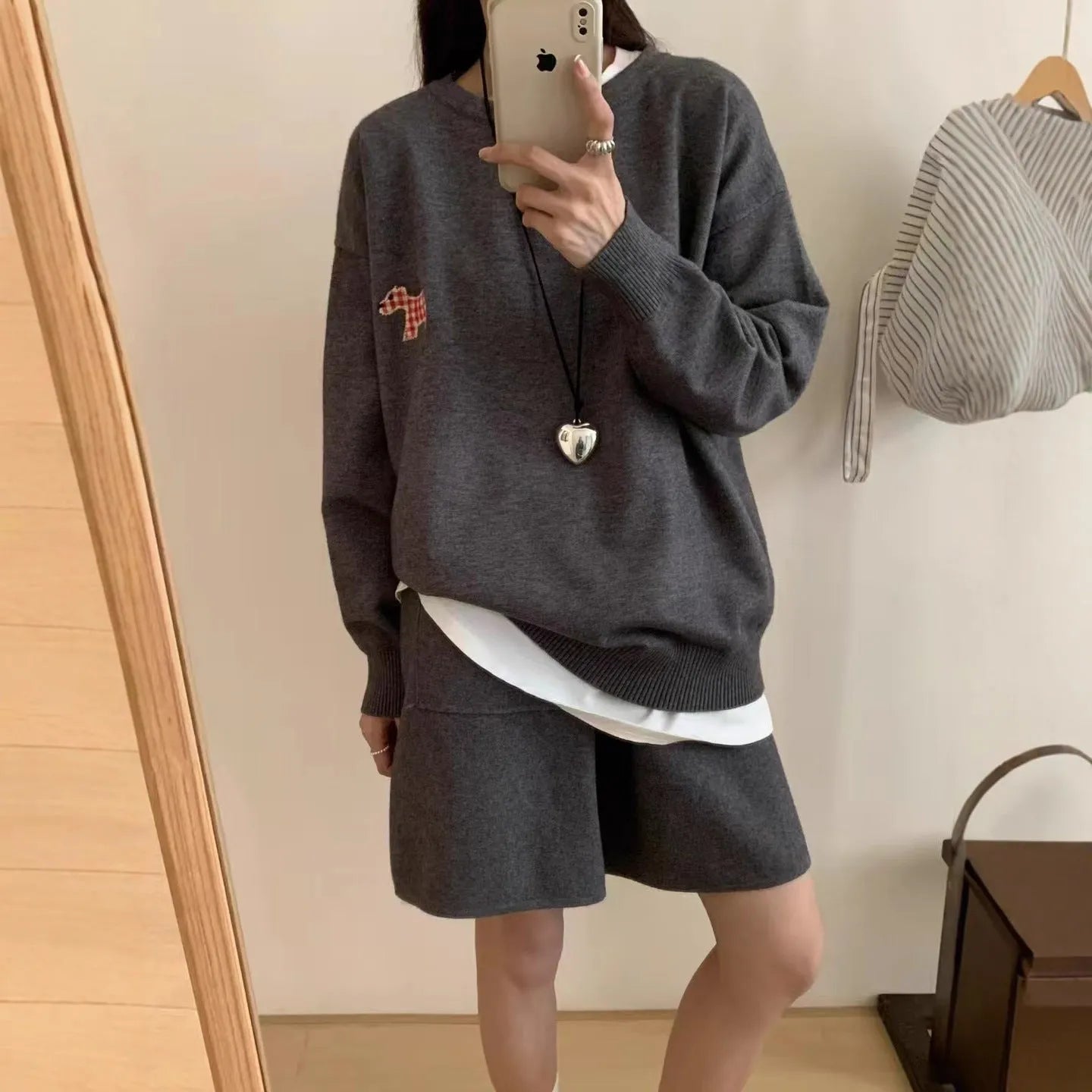 Women's casual knitted sweater shorts suit with animal embroidery in imitation cashmere fabric