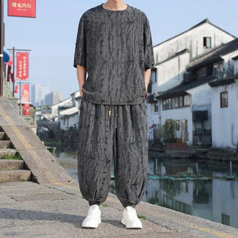 Men's loose two-piece summer suit set with thin short-sleeved top and cropped trousers in black or grey