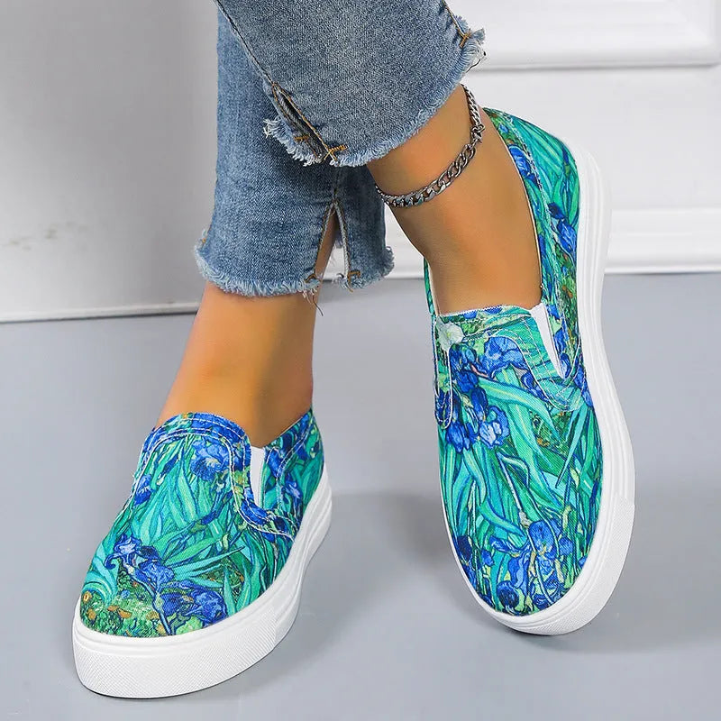 Women's casual low-top canvas shoes with flat rubber sole in blue, available in larger sizes up to UK 43.
