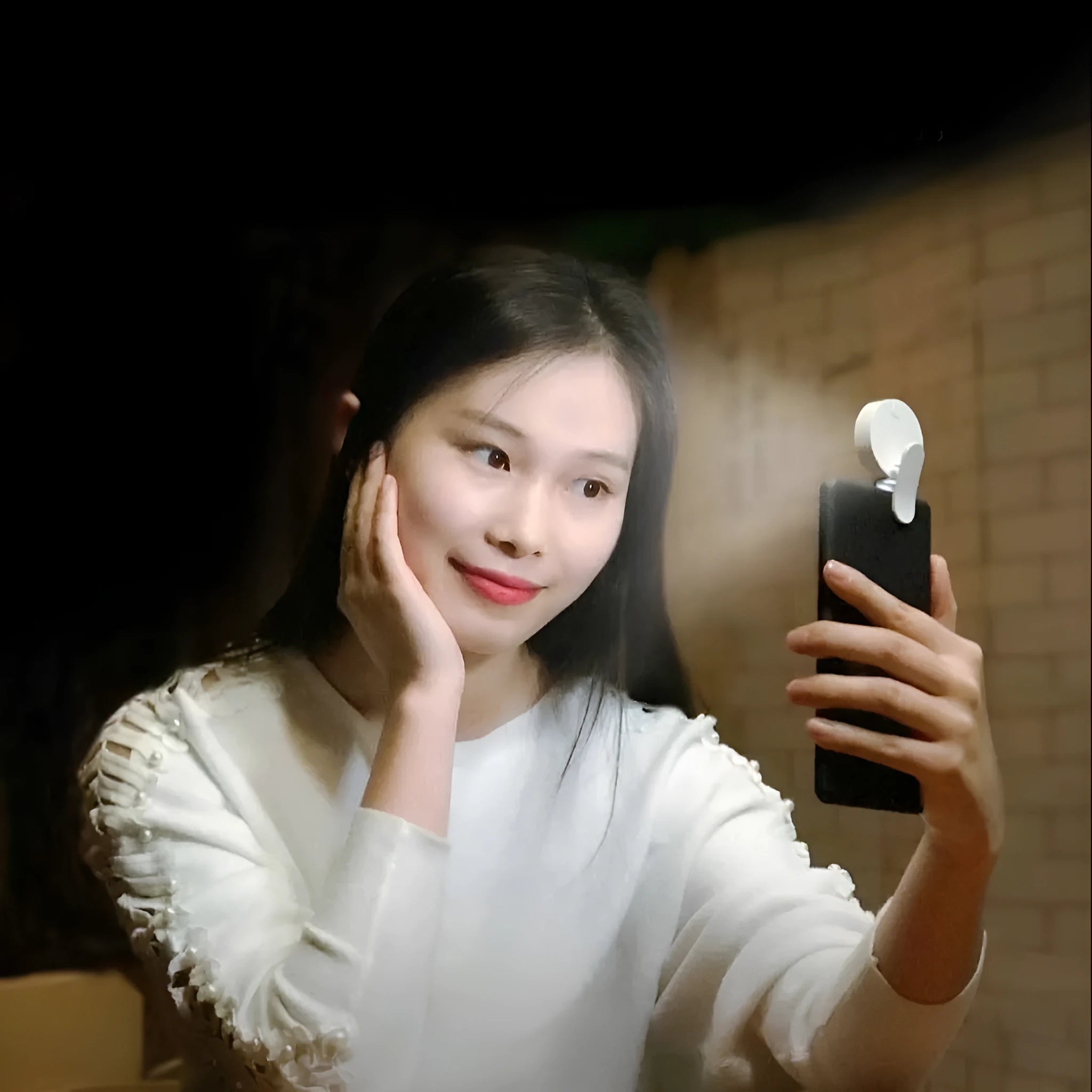 Compact white selfie fill light for mobile phones with three-level dimming switch and USB charging port.