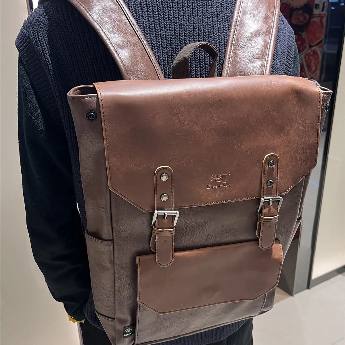 Unisex large capacity backpack in breathable PU material suitable for business travel and college use
