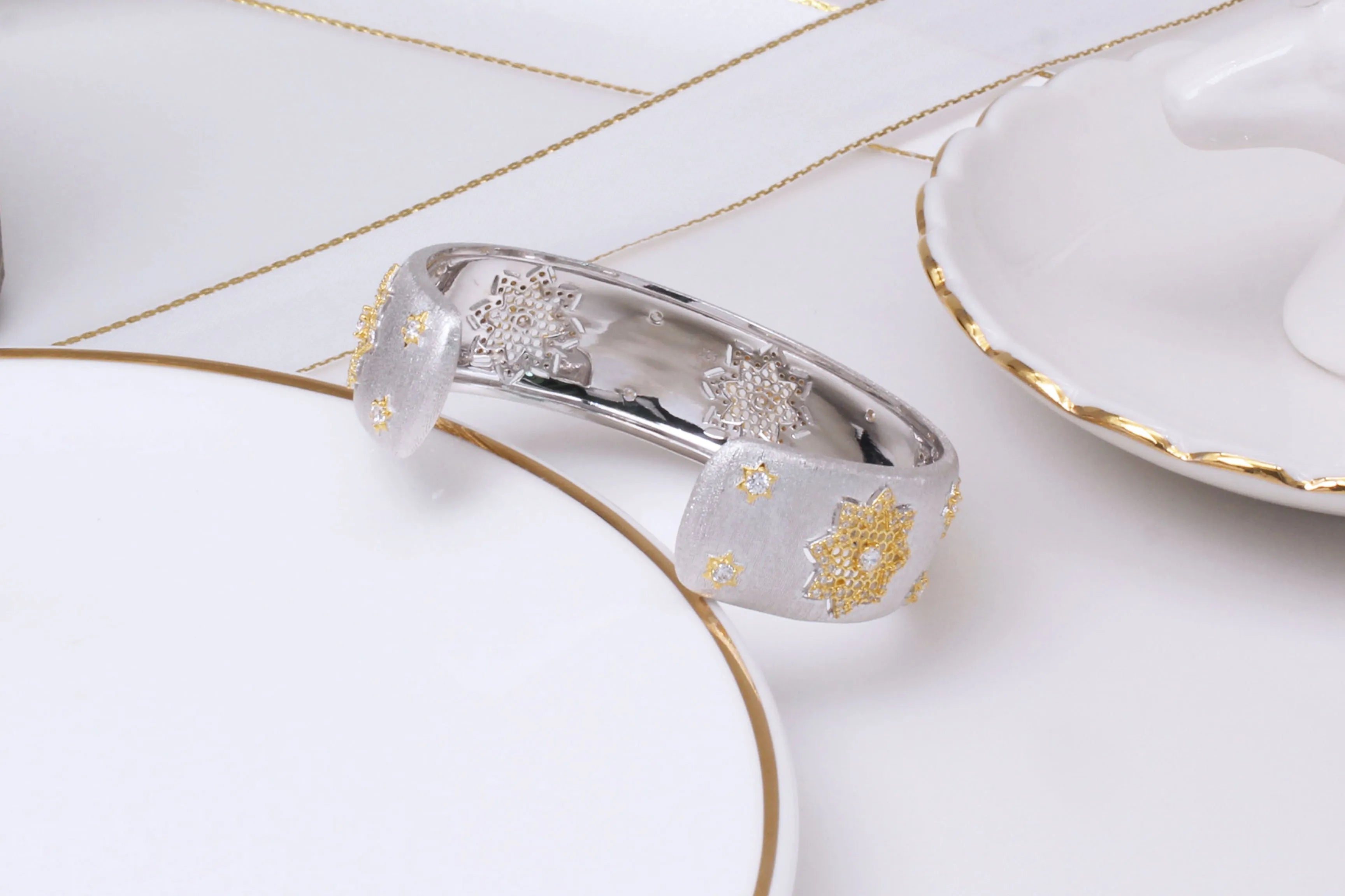 925 silver gold plated divided snowflake bracelet with open adjustable 18mm width