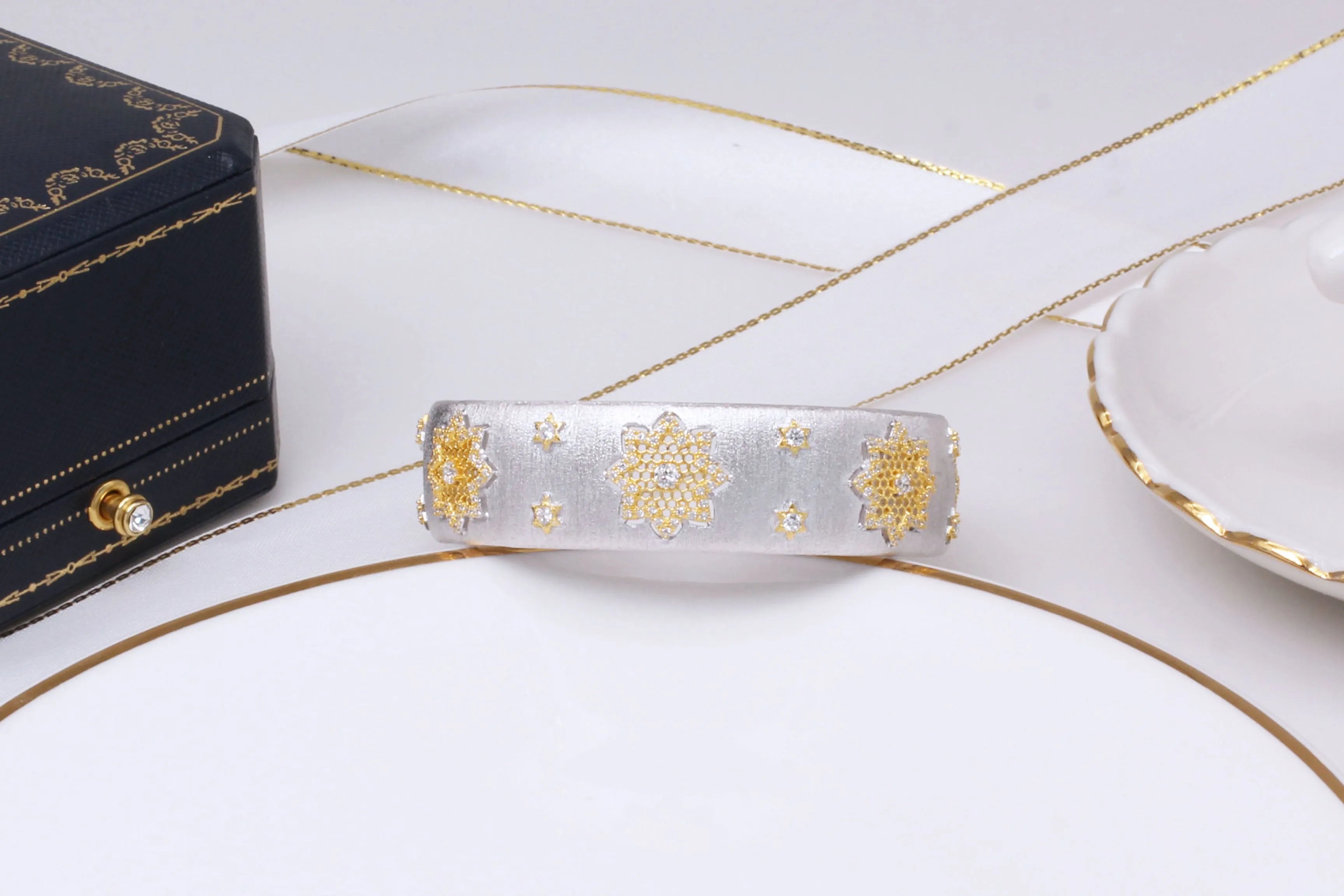 925 silver gold plated divided snowflake bracelet with open adjustable 18mm width