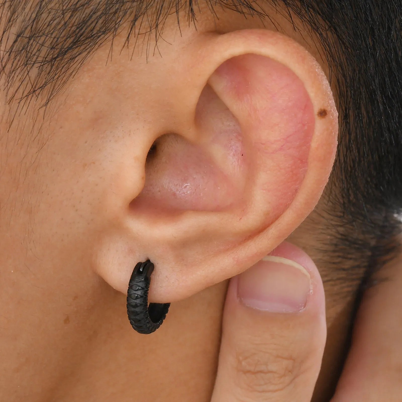 Stainless steel snake pattern earrings for men in black and gold finishes