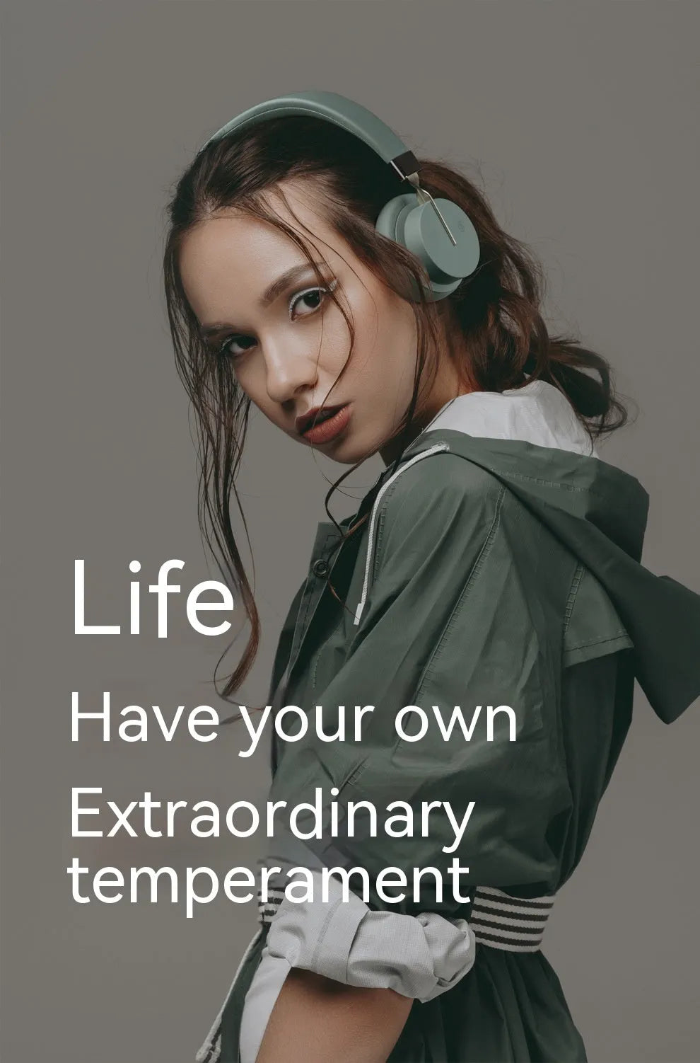 Head-mounted Bluetooth headset shown in solid green, black, red, blue, and white colour options.