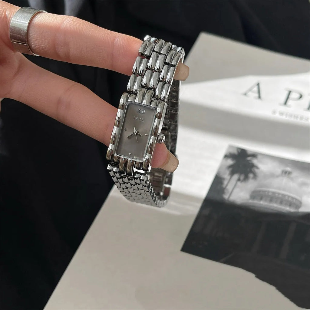 Women's mid-ancient style bracelet watch with 15mm dial, mineral glass, and butterfly buckle in silver or gold colours