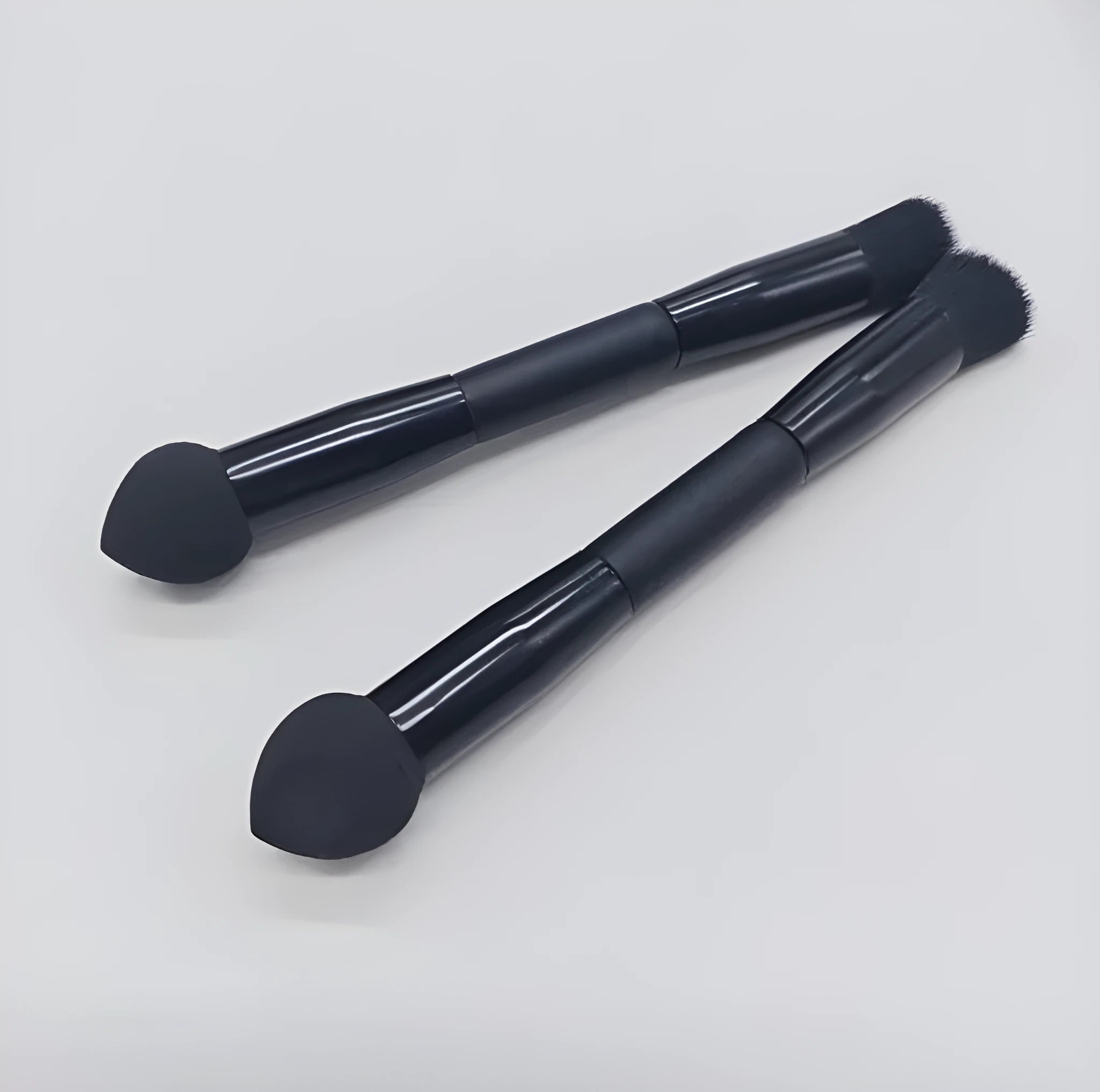 Double-headed miter sponge concealer brush with black wooden handle and artificial fibre bristles
