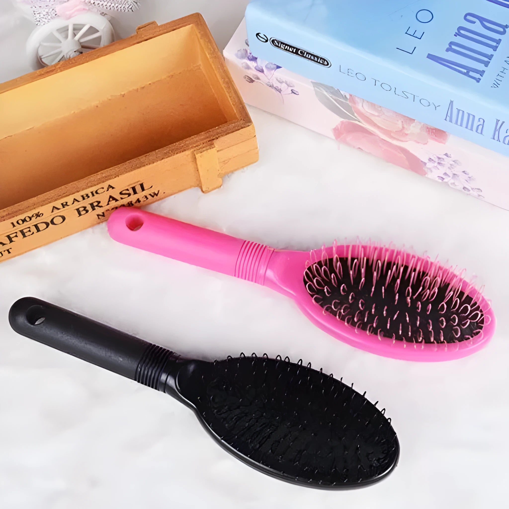 Plastic airbag comb with ring teeth for hair extensions in black or pink colour