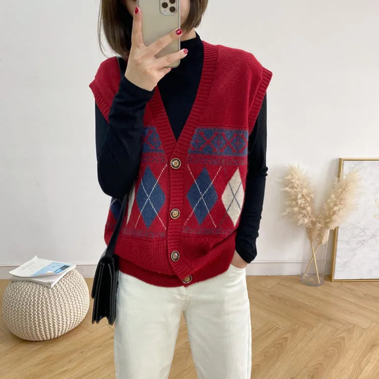 Loose sleeveless cardigan top with diamond plaid pattern in khaki colour