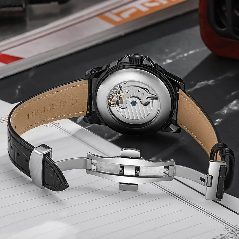 Men's automatic watch with luminous hands on a black dial, fitted on a stainless steel bracelet.