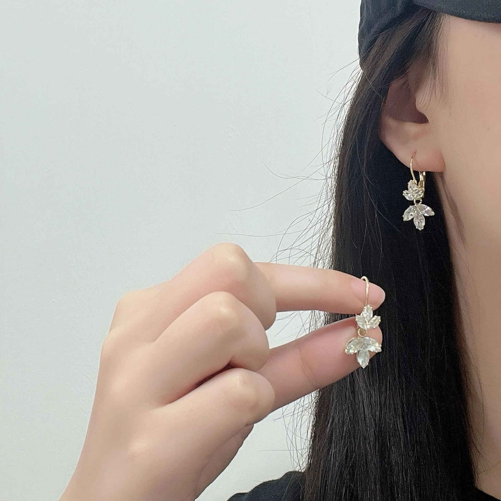 Alloy women's earrings with inlaid zircon leaves design platinum colour