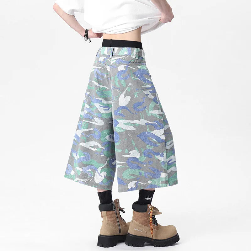 Camouflage print straight-leg cotton cropped trousers with zipper fly closure