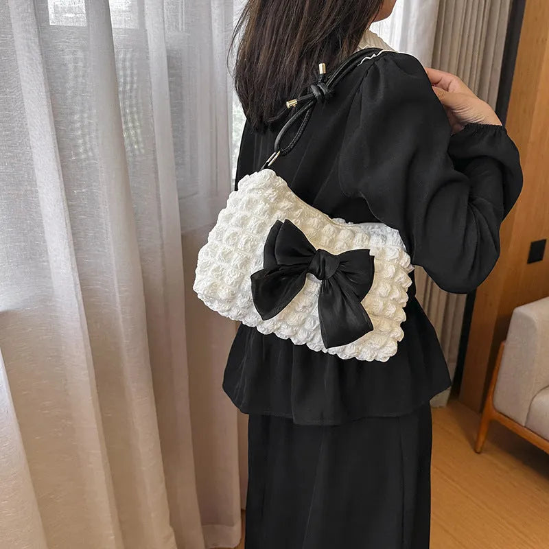 Women's canvas one-shoulder handbag with horizontal square shape in black colour