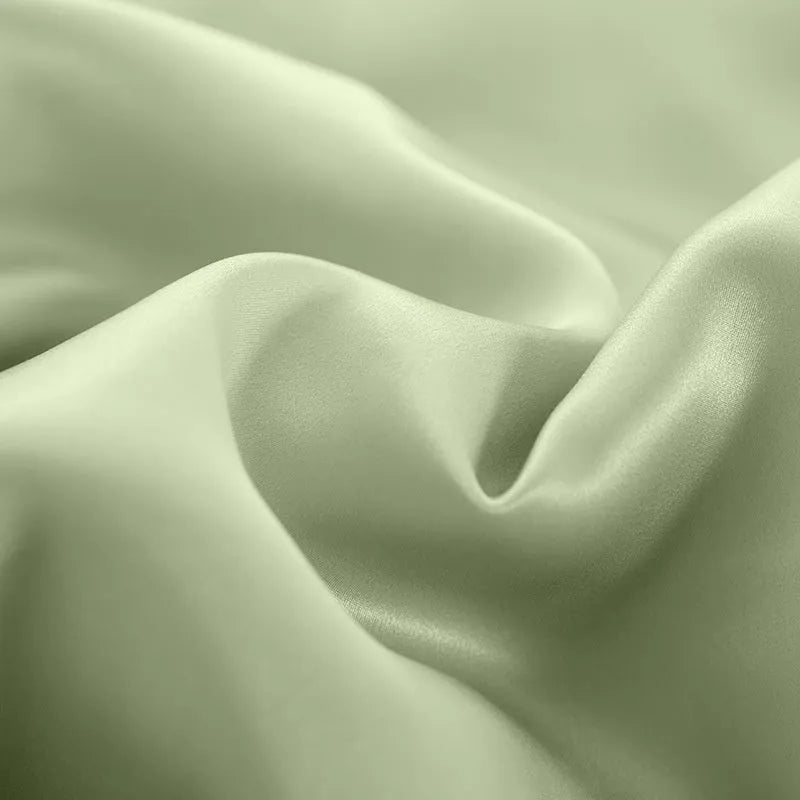 Double-sided silk duvet cover in solid colour with plain weave construction