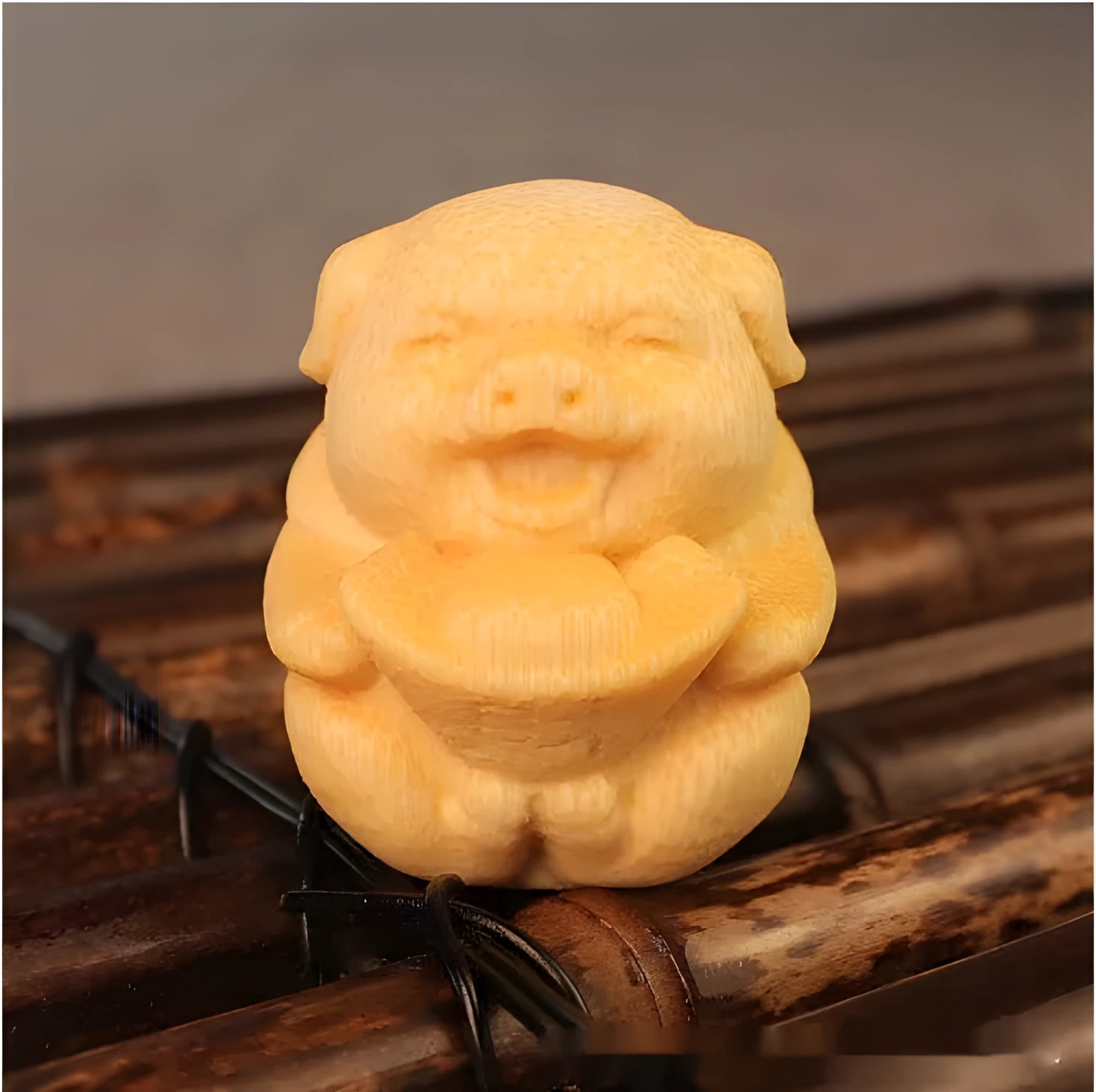 Fulu pig bamboo carving ornament measuring 4cm high with traditional Chinese motif