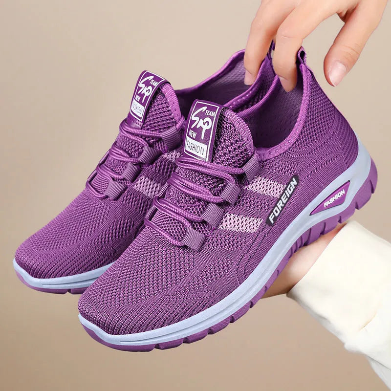 Low-top casual shoes with breathable mesh surface in four colour options