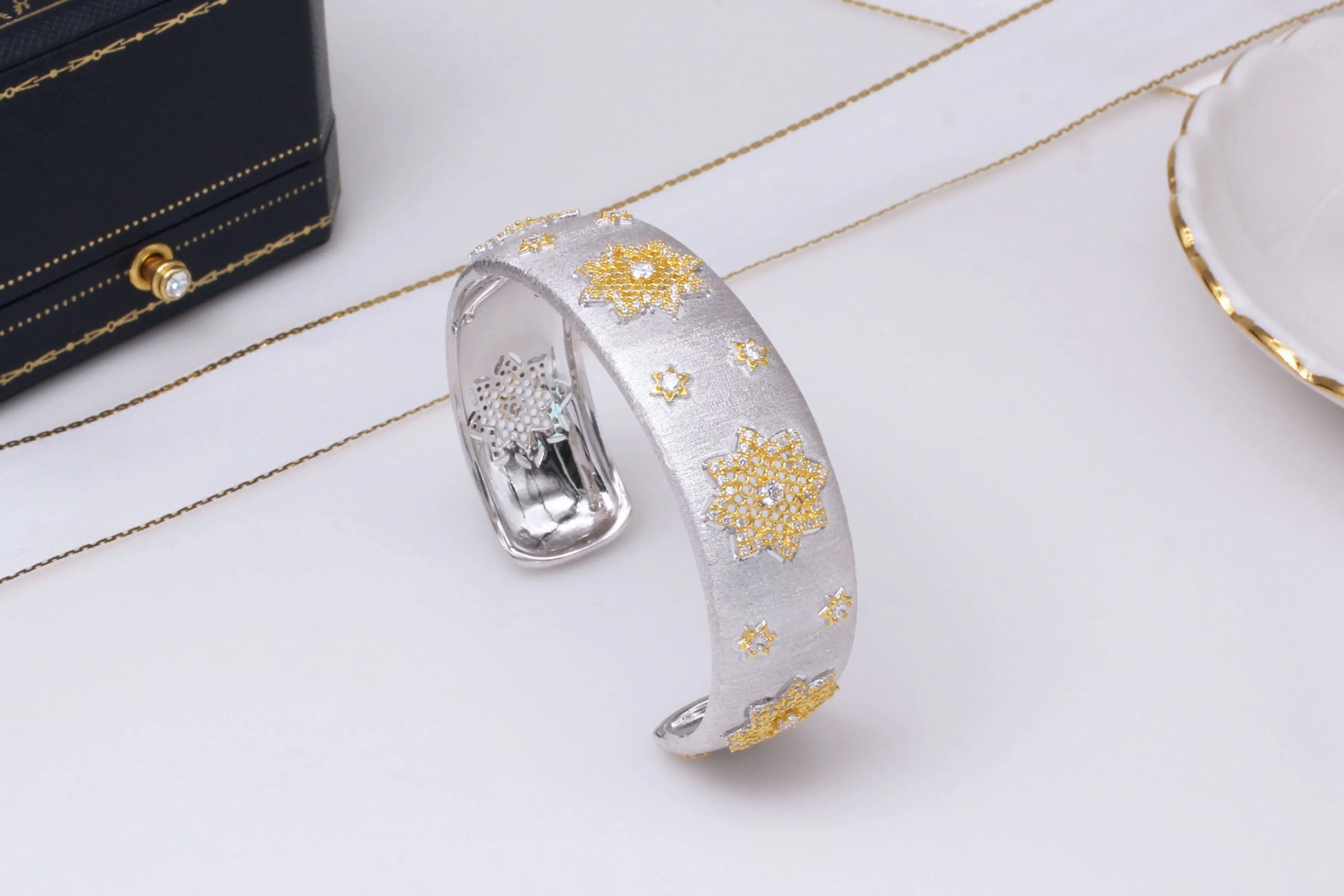 925 silver gold plated divided snowflake bracelet with open adjustable 18mm width