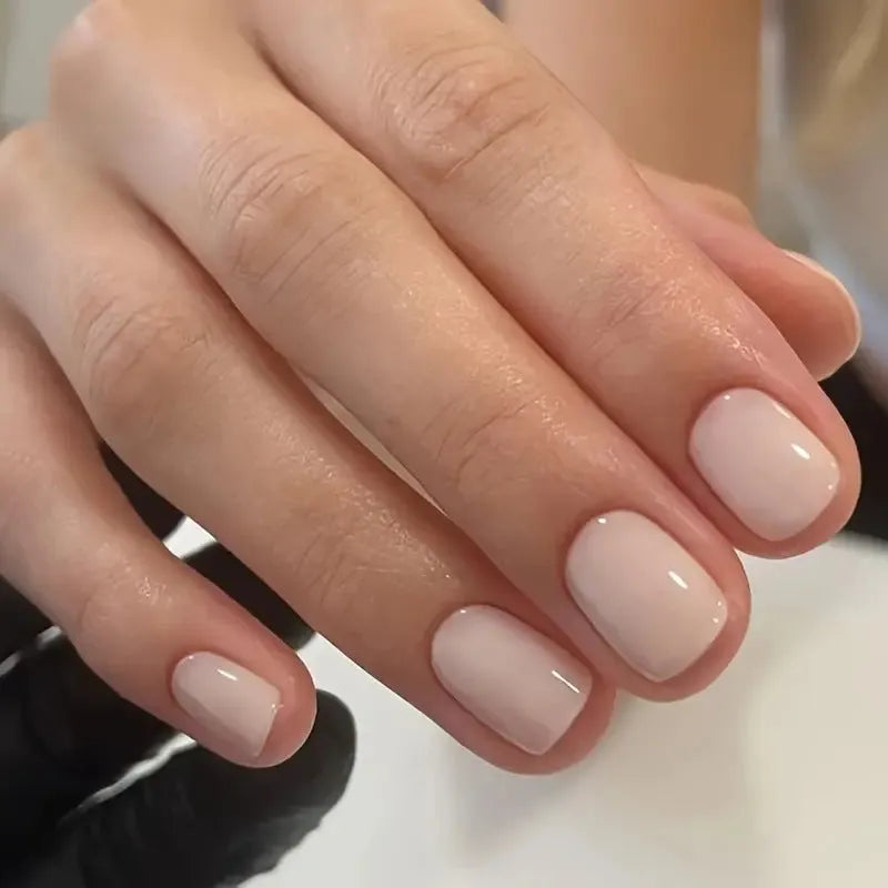 Solid colour nail art set in MY119 shade with plastic components for ladies' nail decoration