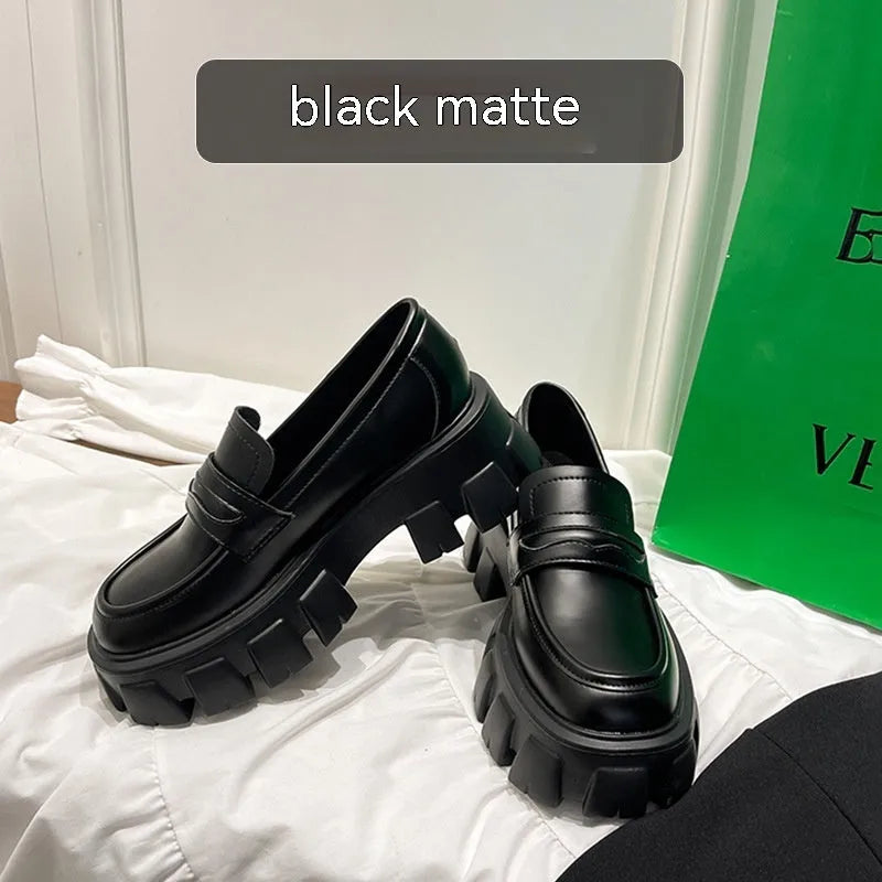 Men's wide fat foot loafers in patent leather with rubber sole and muffin base heel
