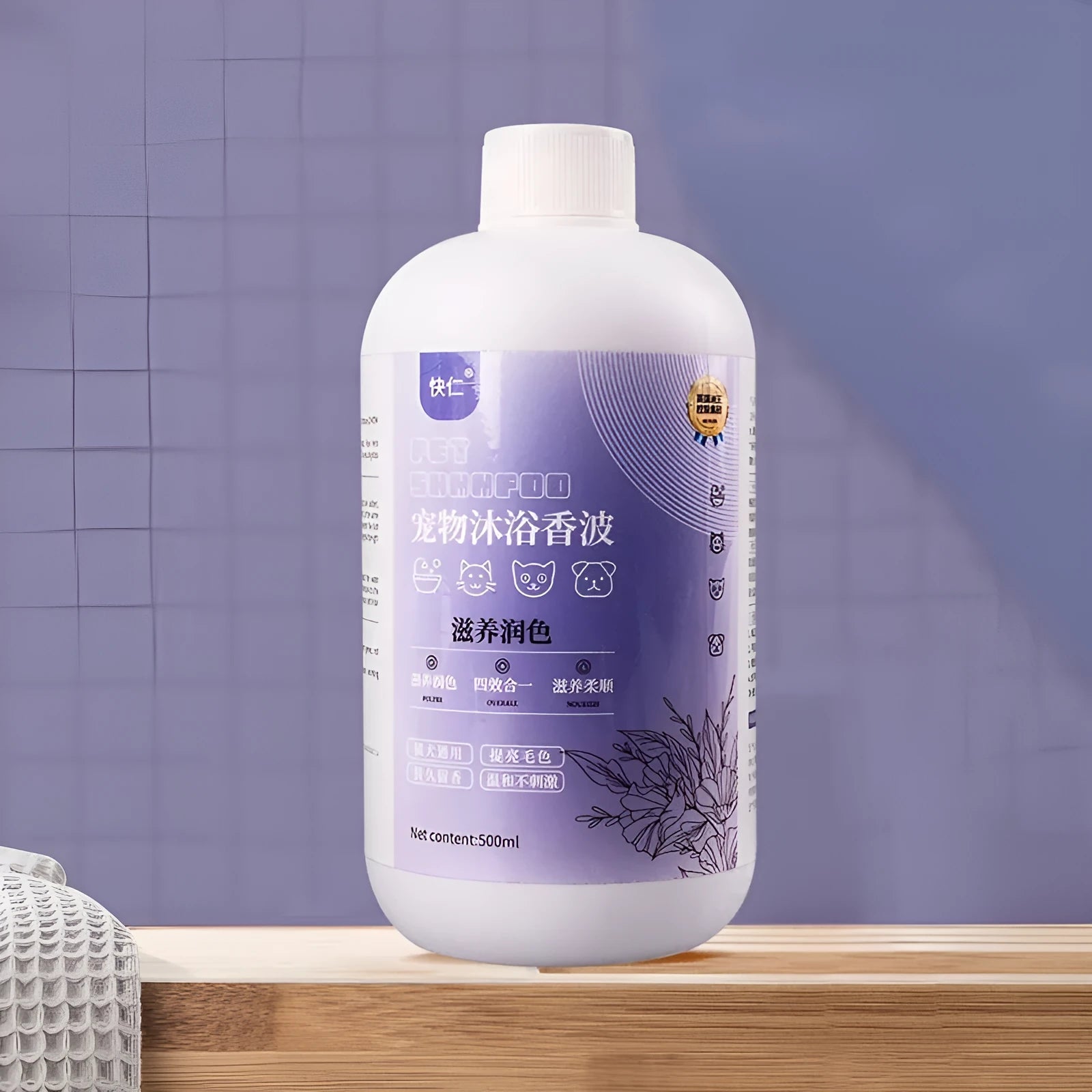 500ml bottle of antibacterial anti-mite pet shower gel with olive oil and shea butter