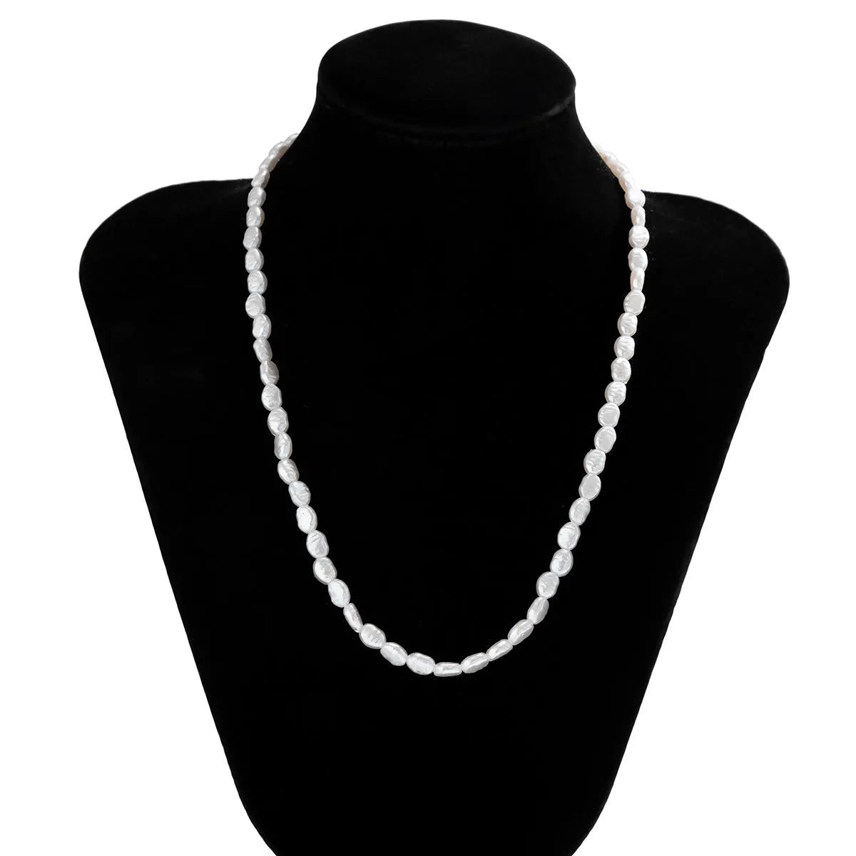 White U-shaped men's imitation pearl necklace with shellfish pendant on clavicle
