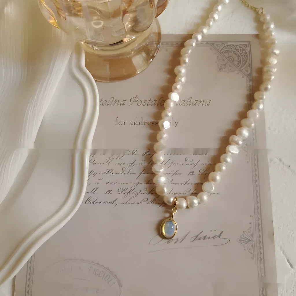 Adjustable French vintage style alloy necklace with geometric design and electroplated finish.