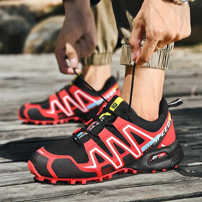 Men's breathable low top casual shoes in synthetic leather with flat heel and lace up fastening