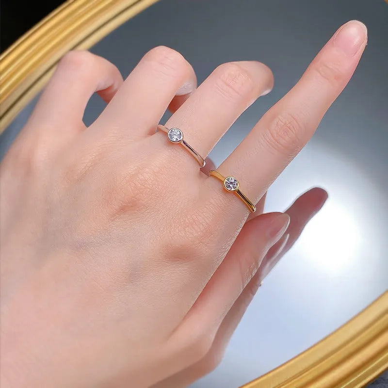 Minimalist sterling silver ring with crown shape and engraved line detail in gold or platinum finish