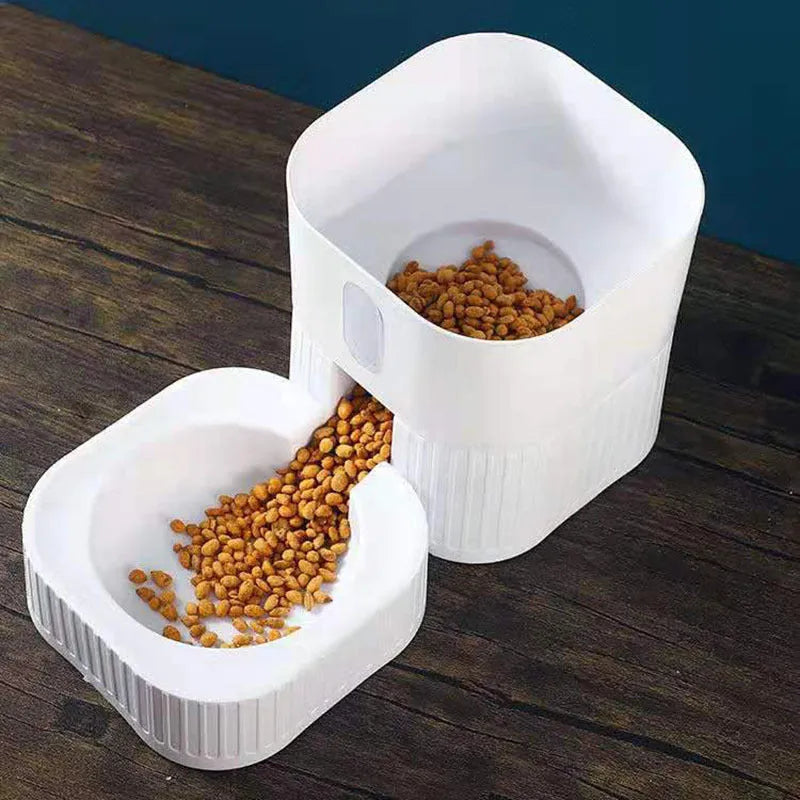 Automatic pet feeder in cloud white with removable washable bowl and digital display