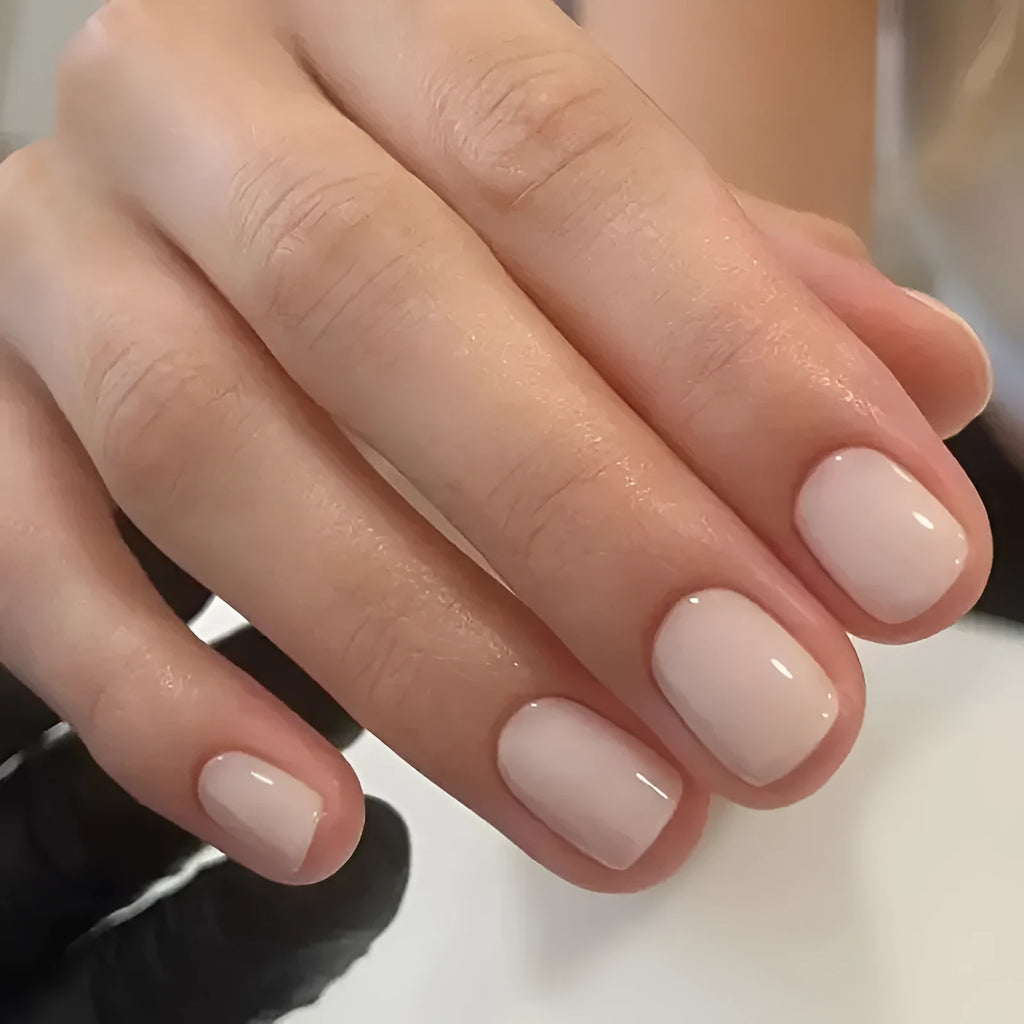 Solid colour nail art set in MY119 shade with plastic components for ladies' nail decoration