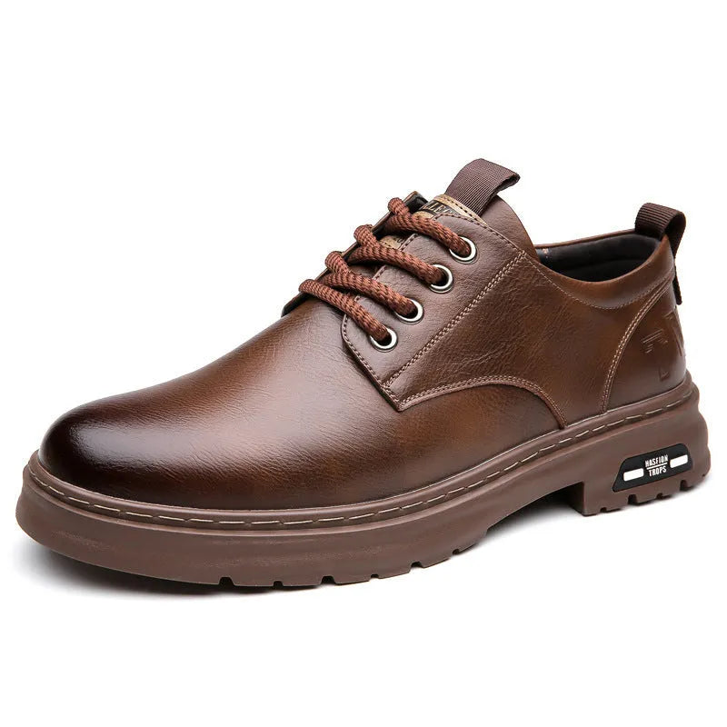 Retro outdoor men's casual shoes in black with round toe design and leather sole