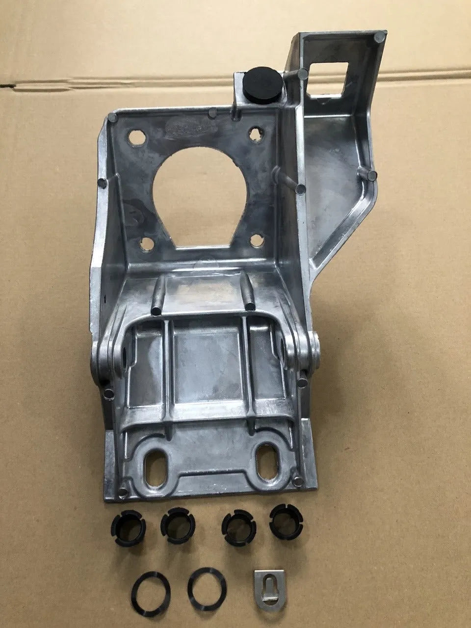 Aluminium brake pedal kit for Ford models 6L5Z-2455-BA, compact bracket design 10x6x5cm